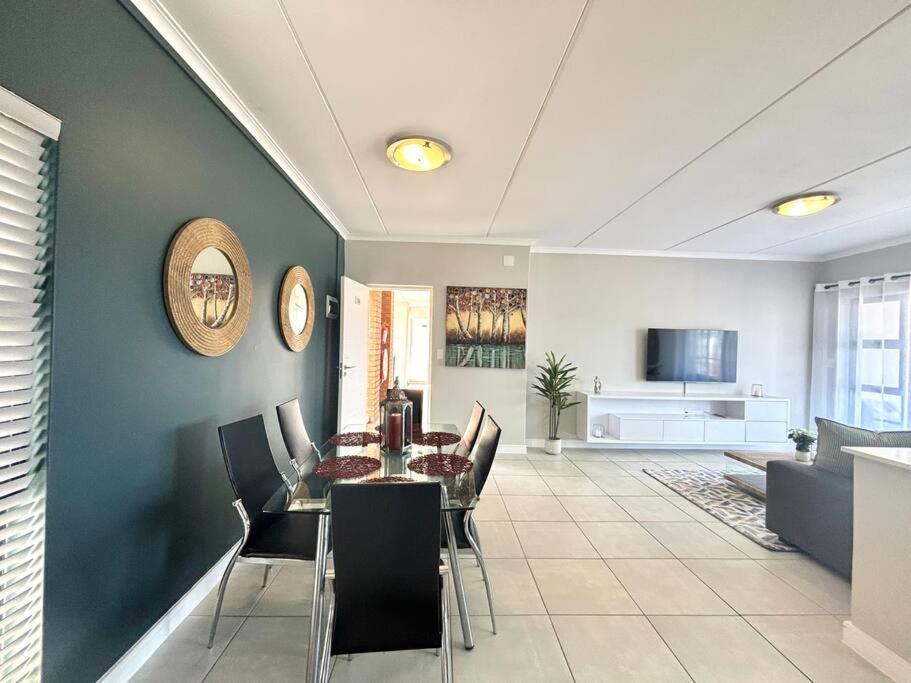 Ocean's Edge Escape! Appartement
